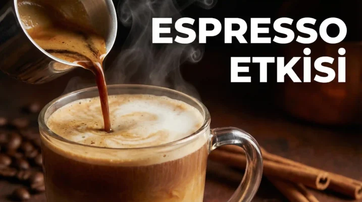 Chai tea latte bazının üzerine taze espresso shot dökülme anı.